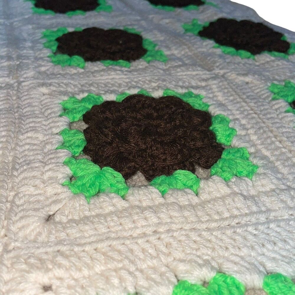 VTG 1970s Crochet 3D Rose Afghan Blanket Granny Square Tan Large 100x90 Queen - Picture 4 of 7